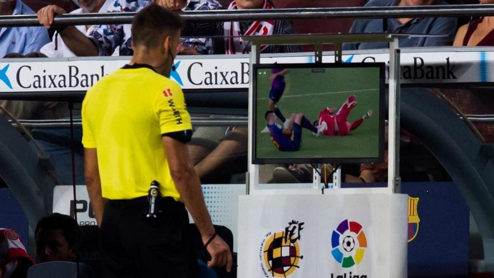 Jesus Gil Manzano checks VAR. Goal