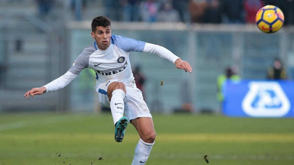 Cancelo voit sa côté grimper. Goal