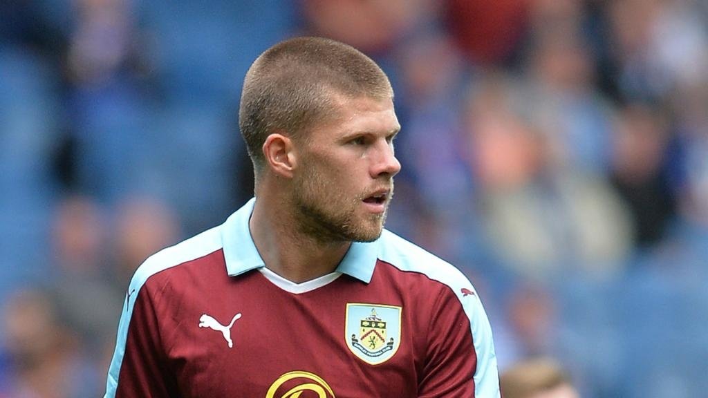 Gudmundsson extends Burnley contract