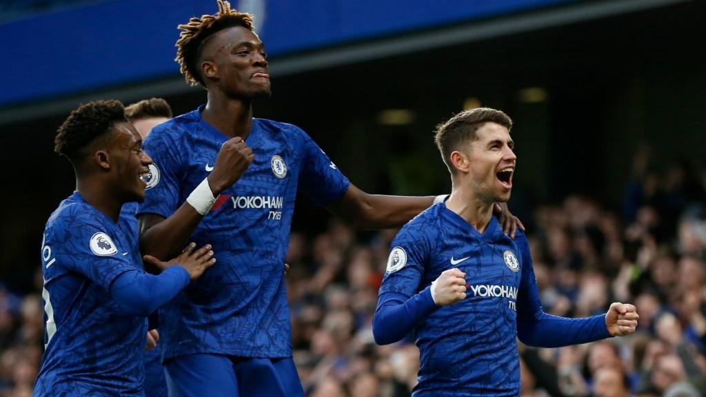 Chelsea et United déroulent, Leicester battu par Southampton