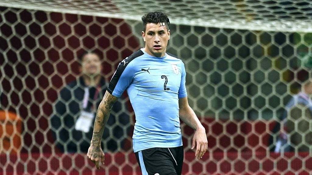 Atletico's Gimenez hobbles off injured for Uruguay