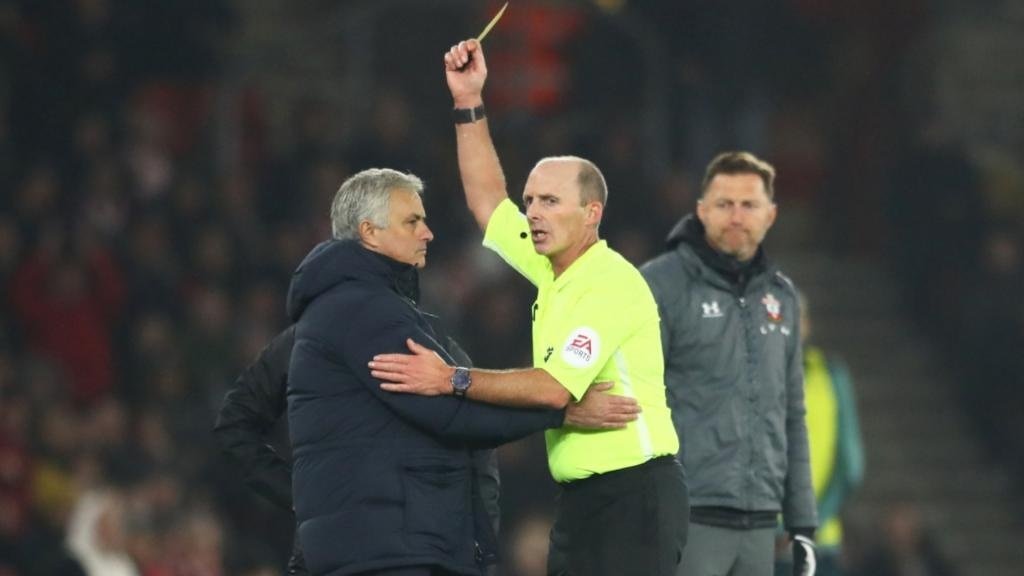 Mourinho explains bizarre booking. GOAL