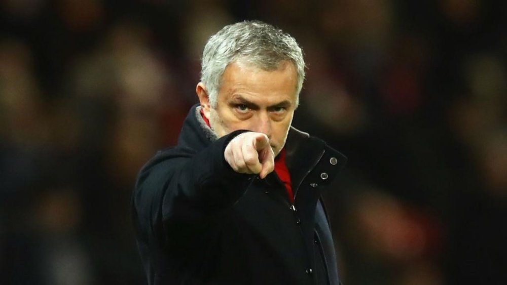 Mourinho questions referee Pawson's penalty call