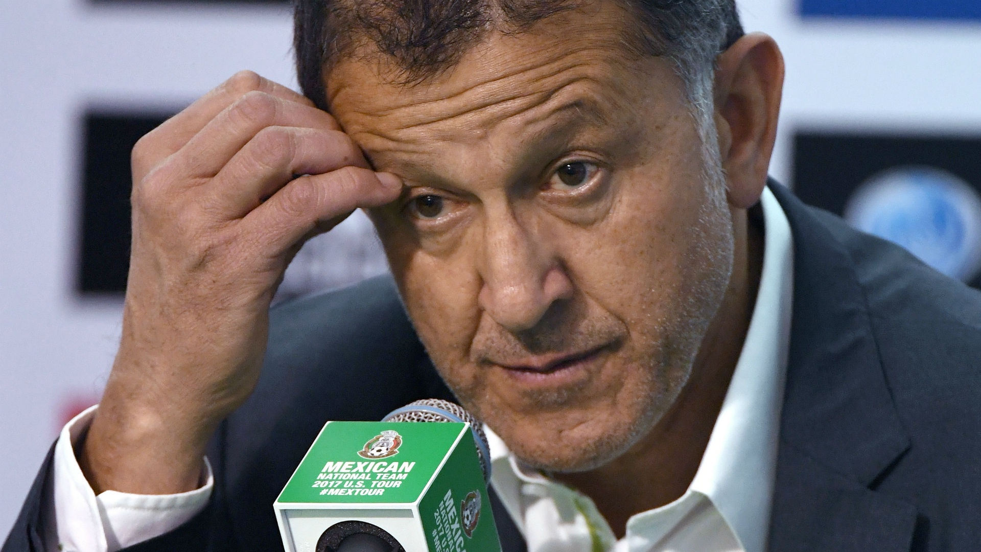 Mexico boss Osorio tries to dispel row over homophobic chant