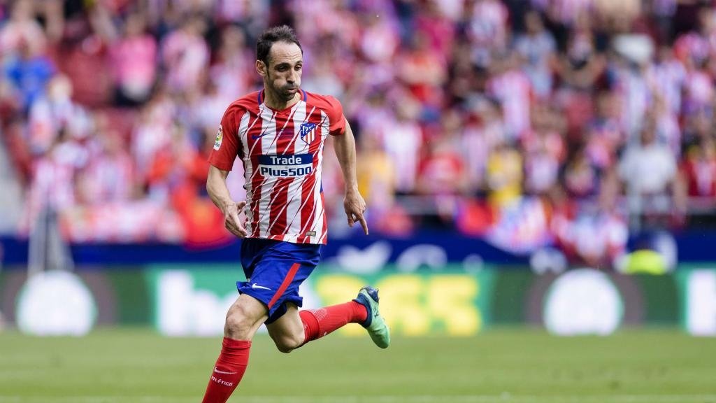 Juanfran has signed a new one-year deal with the club. GOAL