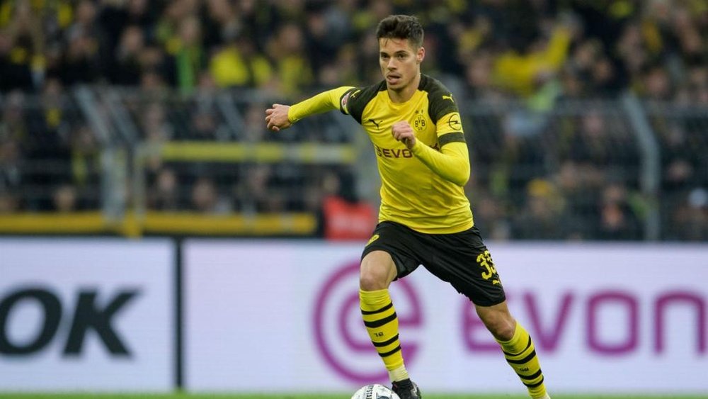 Julian Weigl told he must stay at Dortmund. GOAL