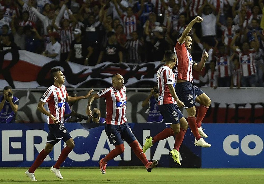 Junior Barranquilla 1 x 0 Santa Fé: em jogo nervoso, Tiburones avança e pega o Atlético-PR na final