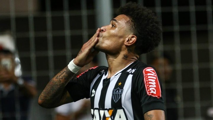 Corinthians acerta a contratação de Júnior Urso