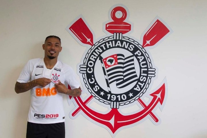 Júnior Urso chega ao Corinthians após negar propostas de outros times
