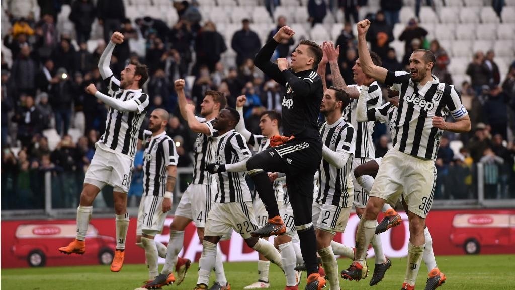 Allegri does not want Juventus to ease up in the face of Napoli's recent wobble. GOAL
