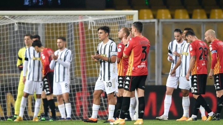 Juventus and Benevento halt game to pay tribute to Napoli great