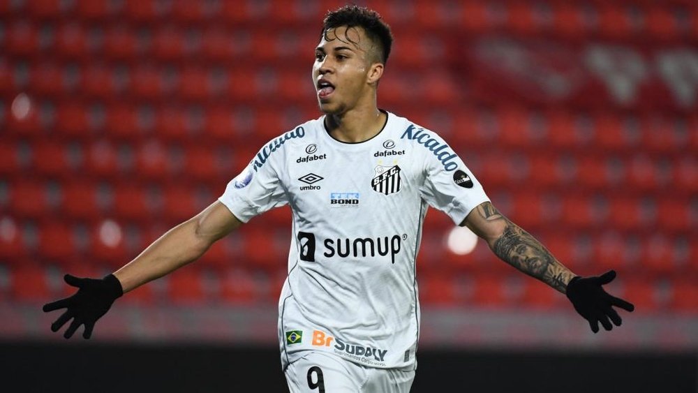 Santos aceita proposta do Benfica e aguarda Kaio Jorge. EFE