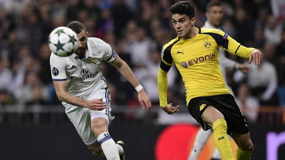 Karim Benzema et Marc Bartra dans le match de Ligue des champions entre Real Madrid et Dortmund. AFP