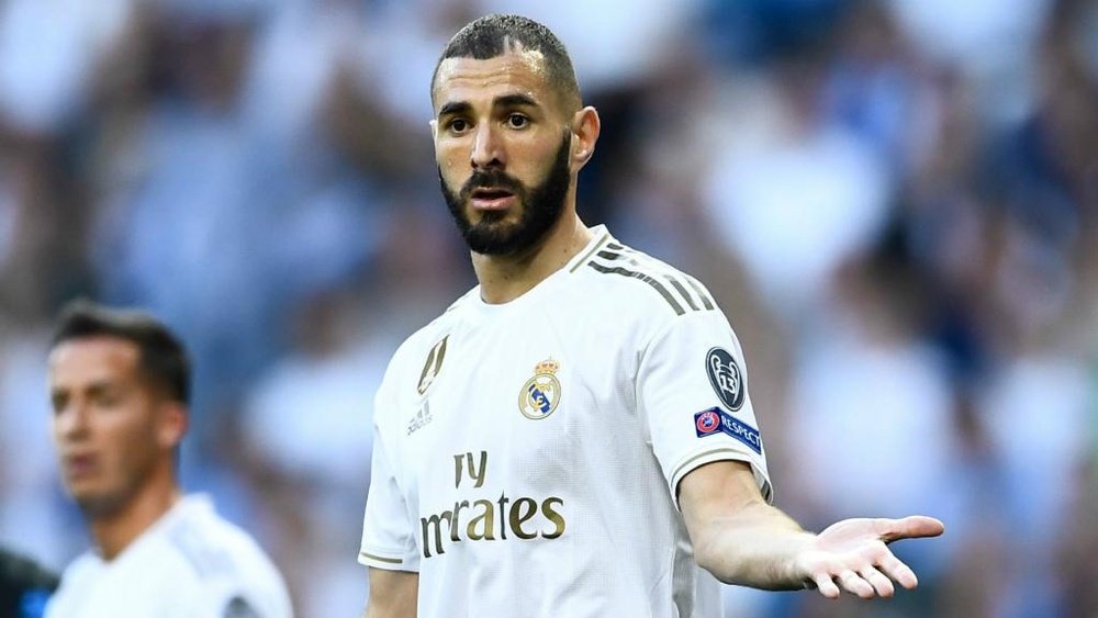 Karim Benzema pose avec le maillot de l’Algérie. Goal