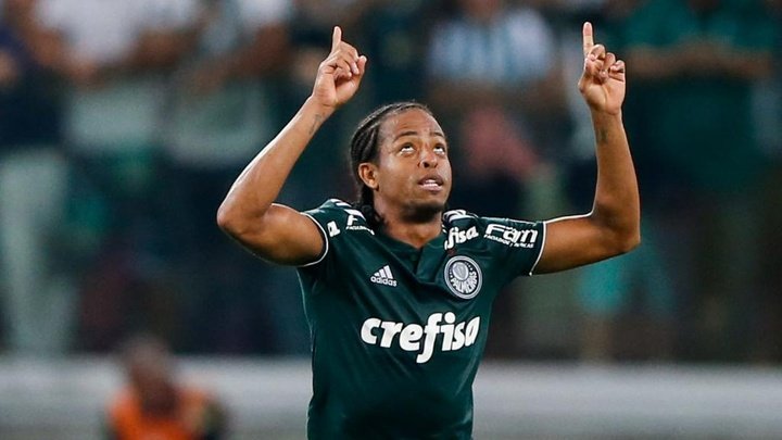 Keno vibra com título do Palmeiras e pede medalha de campeão