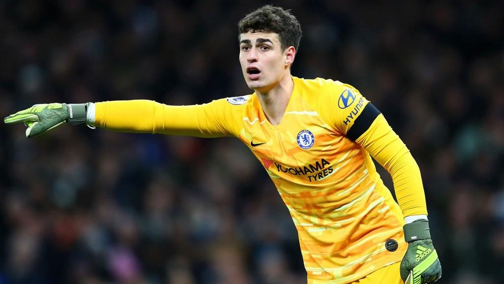 Tottenham ban supporter for throwing cup at Chelsea goalkeeper Kepa. GOAL