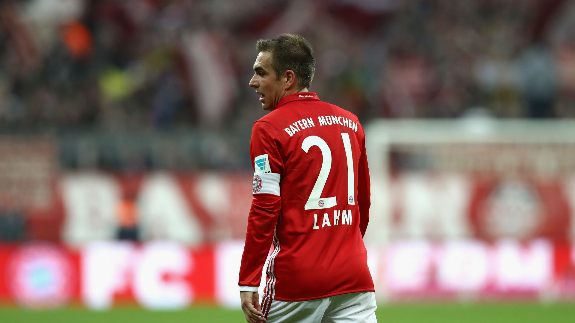 Lahm makes 500th Bayern appearance vs Schalke