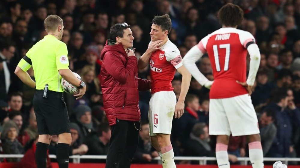 Arsenal boss Emery fears Koscielny jaw break in Man United loss.