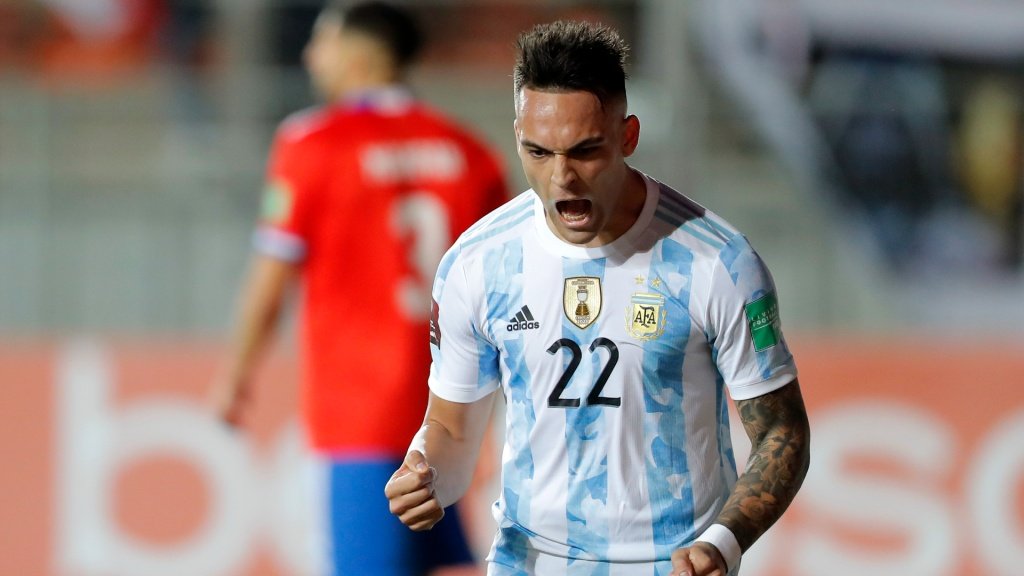 Chile 1-2 Argentina: Di Maria and Martinez strikes extend Albiceleste's unbeaten run.