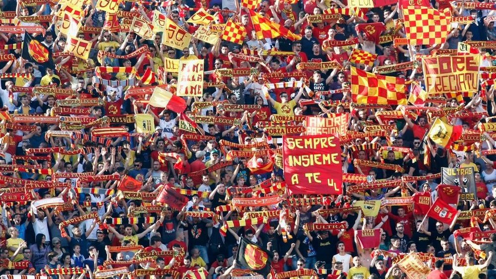 150 tifosi del Lecce sono stati bloccati da un agguato. Goal