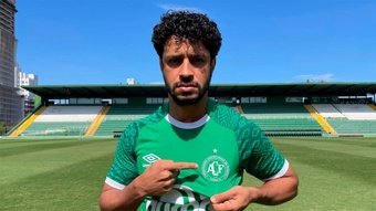 Léo declara amor ao Cruzeiro, mas critica acordo de R$ 10,5 milhões não cumprido