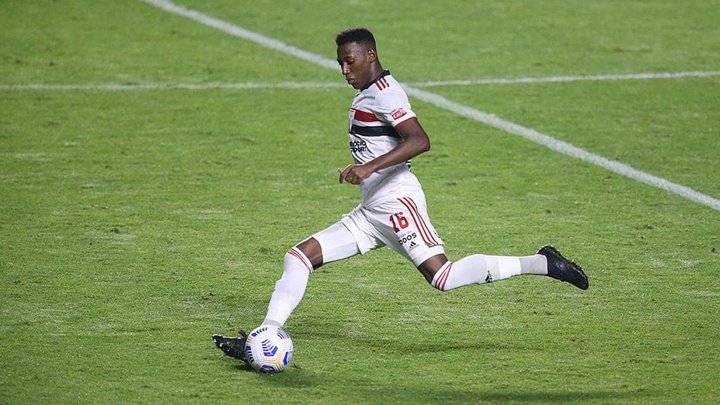 São Paulo negocia renovação de contrato com Léo Pelé