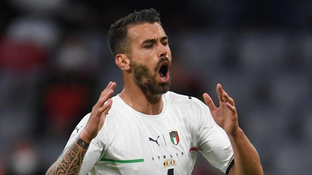 Leonardo Spinazzola pulled up injured in the quarter-final against Belgium. GOAL