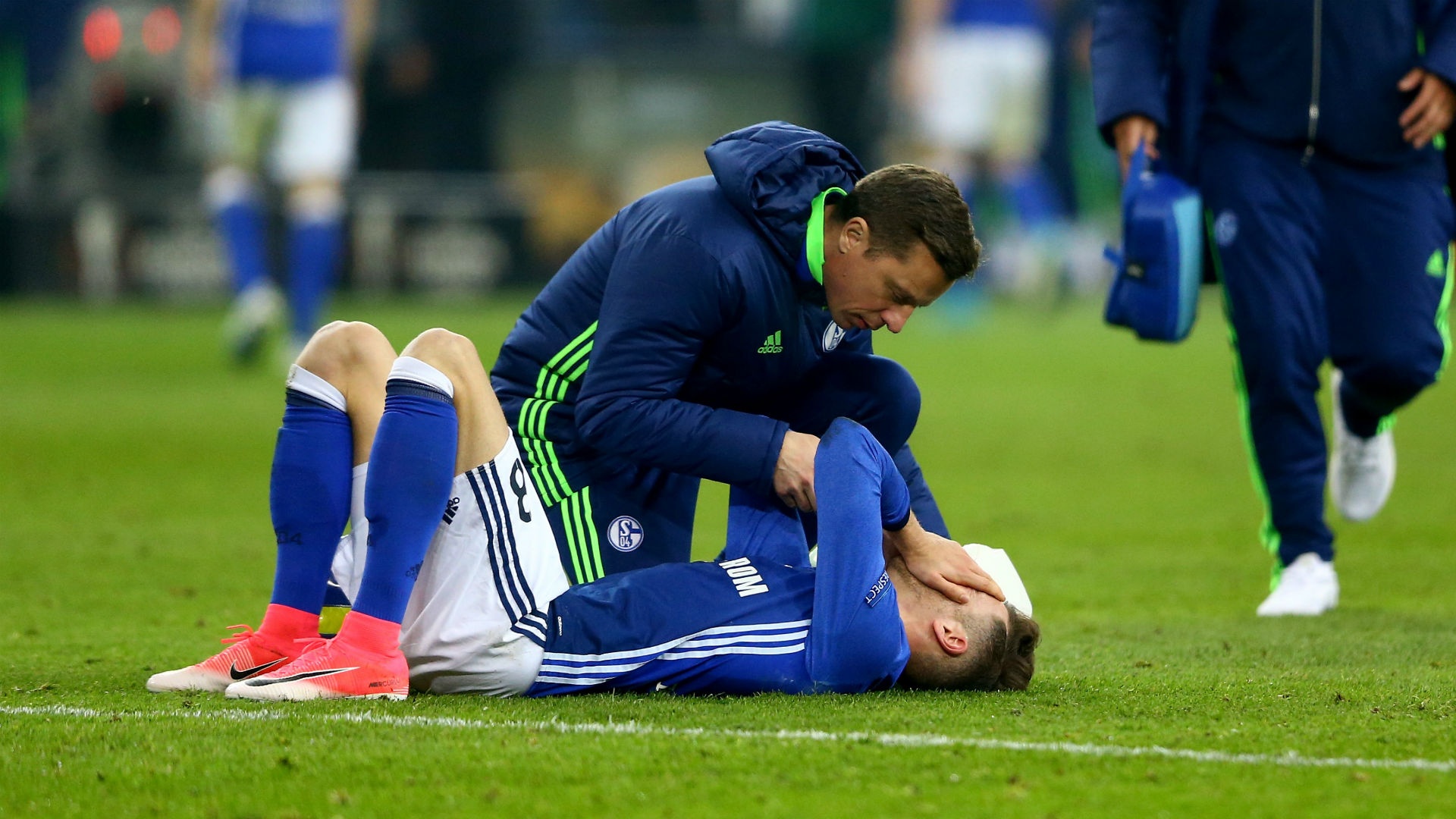 Schalke midfielder Goretzka taken to hospital