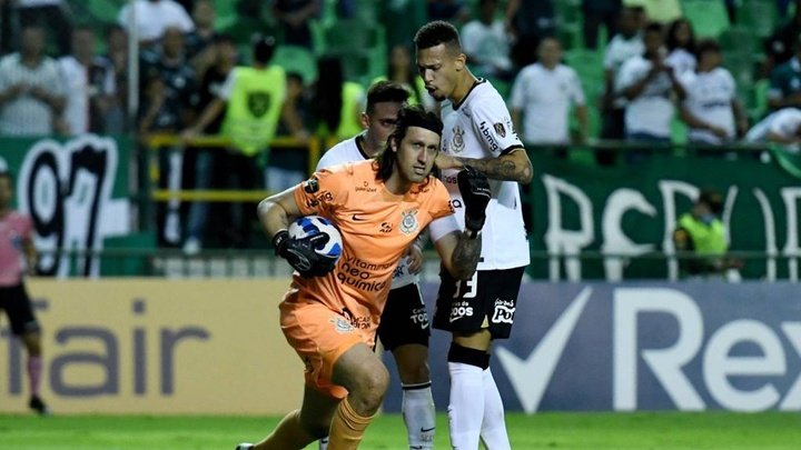 Cássio defende pênalti e é o grande destaque do Corinthians em empate pela Libertadores; veja notas dos jogadores