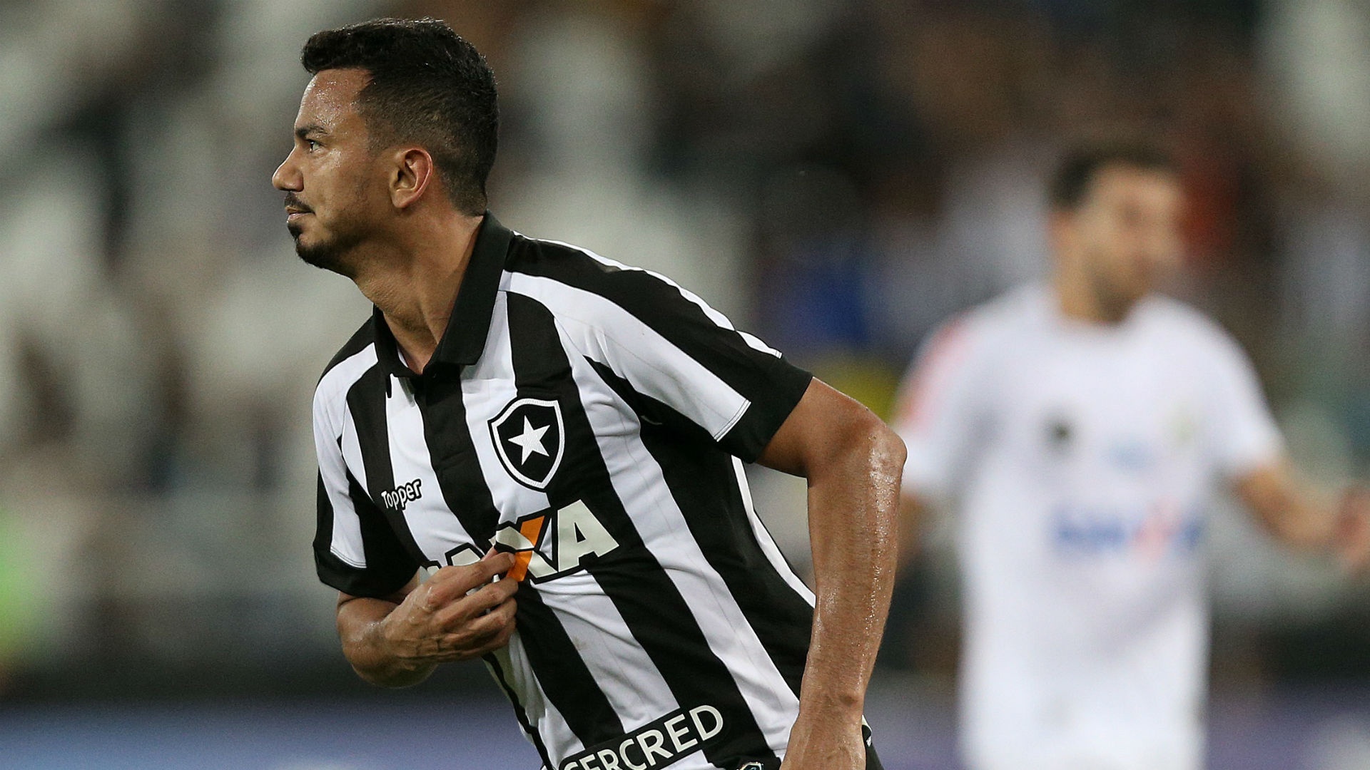 Lindoso é uma aposta mais segura do que Valencia para decisão contra o Grêmio