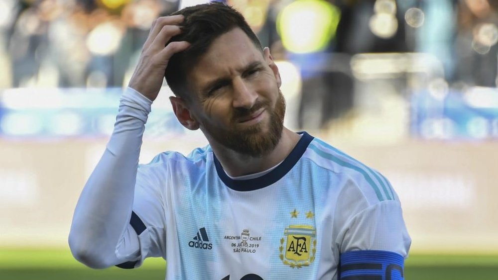 Messi é punido por 3 meses por comentários de Copa América 'armada'.