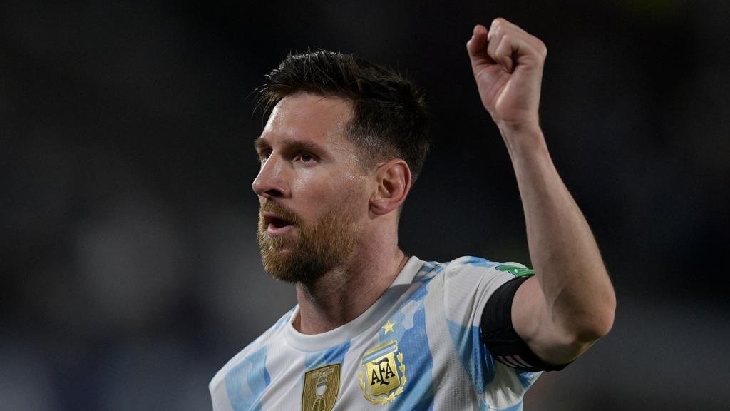 Messi call-up to Argentina squad 'does not make sense' – PSG's Leonardo.
