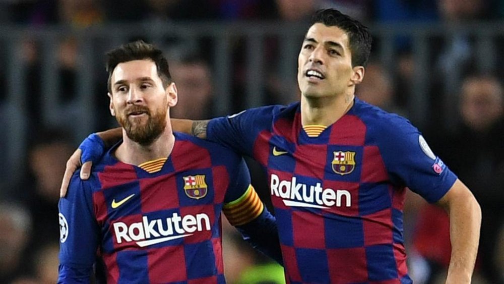 Suárez faz história pelo Barça e com Messi