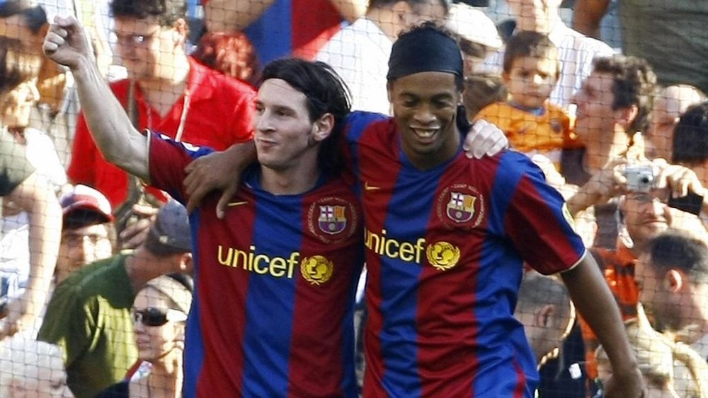 Ronaldinho limita Messi