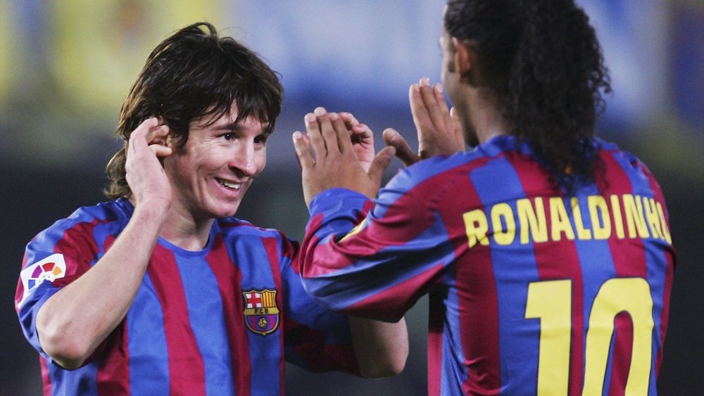 Ronaldinho veut que Messi joue. AFP