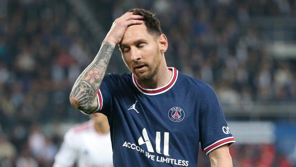 Former Argentina head coach Basile says 'messy' PSG not using Messi correctly. GOAL