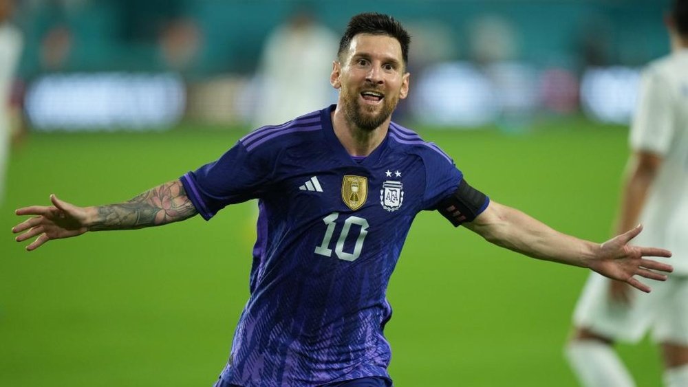 Messi finding his feet at PSG. GOAL