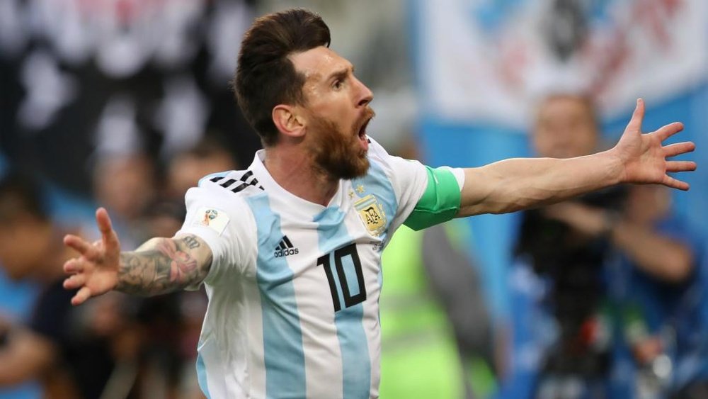 Scaloni: No more adjectives to describe Messi.