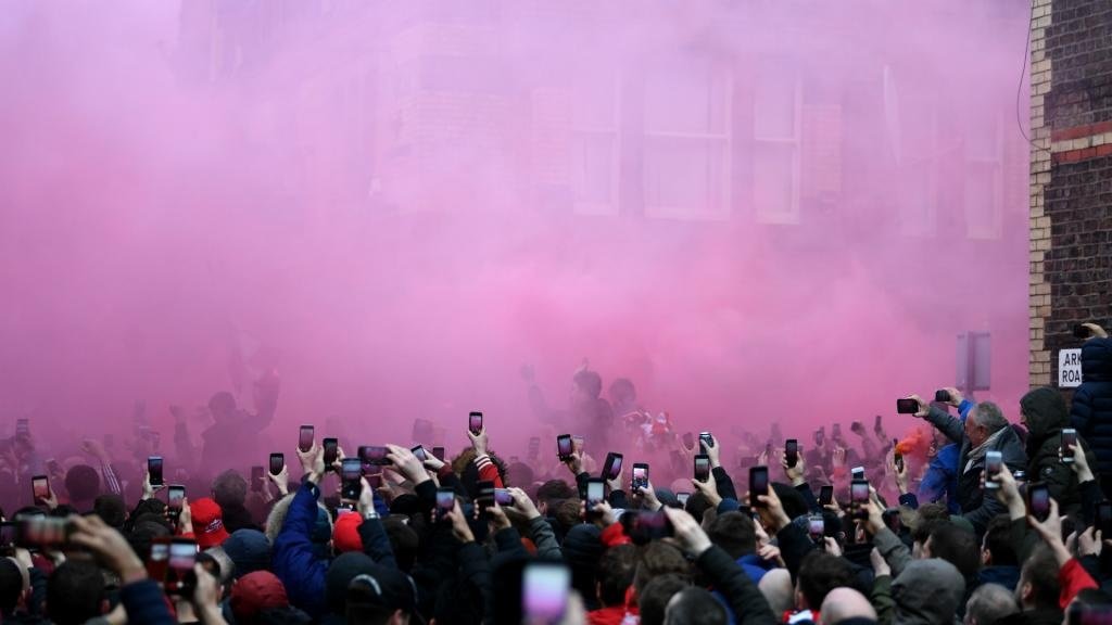 Klopp: Liverpool fans must 'show Roma respect'