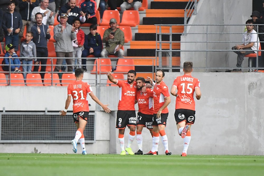 Lorient enchaîne, Auxerre accroche Clermont. Goal