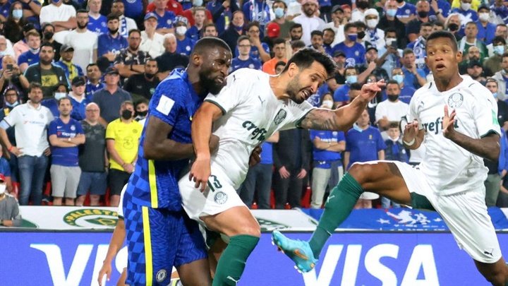 Luan reencontra fantasma de erros - e críticas - em derrota do Palmeiras no Mundial