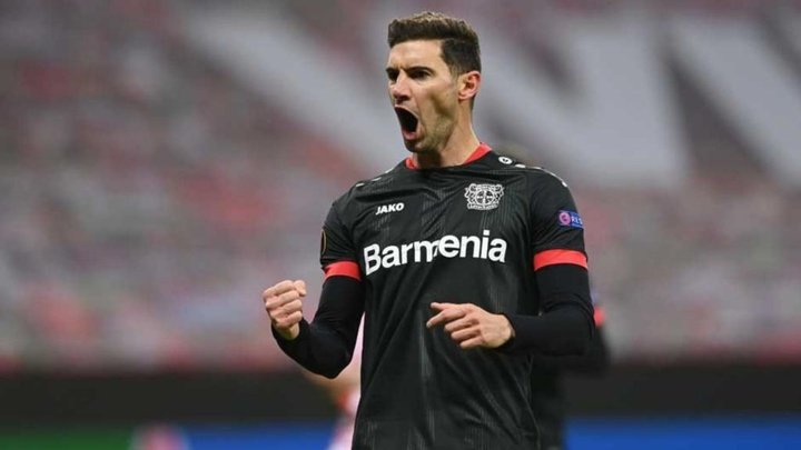 Palmeiras tenta empréstimo de Alario com Leverkusen e tem sinal positivo do jogador