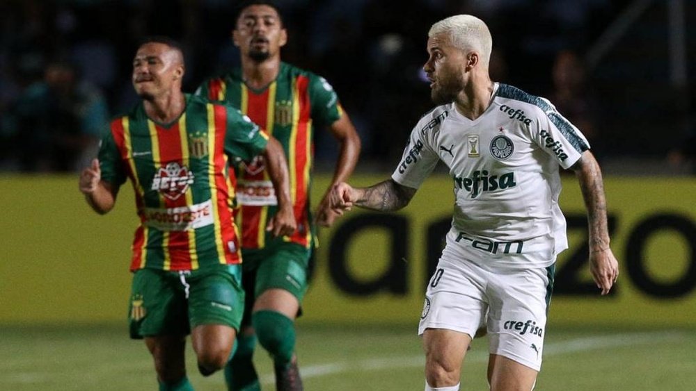 Apesar de vitória, Lucas Lima e reservas do Palmeiras não aproveitam oportunidade.