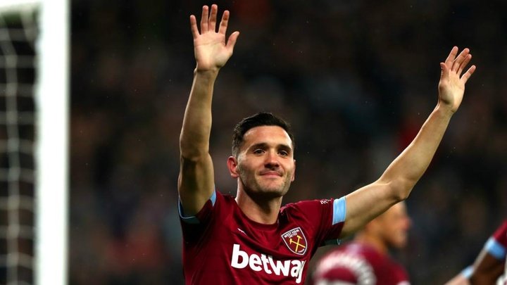 Lucas Perez moves back to Spain to join Alaves