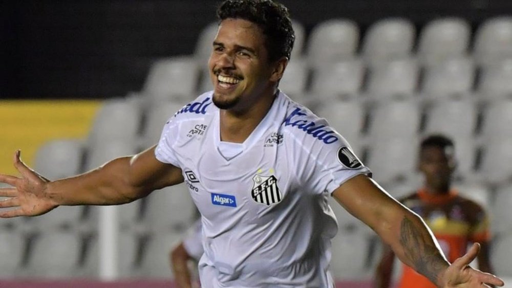 Santos quer negociar Lucas Veríssimo. EFE