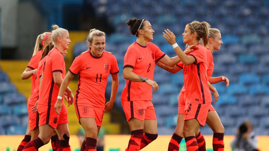 Lucy Bronze hails 'exciting and fearless' youngsters in England