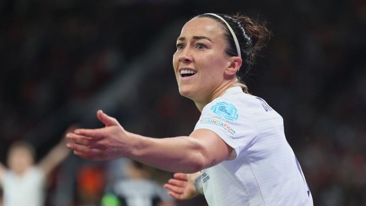 England's Bronze backs Putellas to bounce back with Barca and Spain
