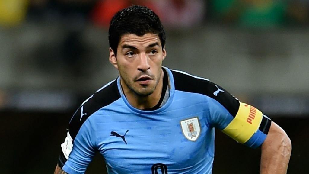 Suarez puts World Cup controversies behind him
