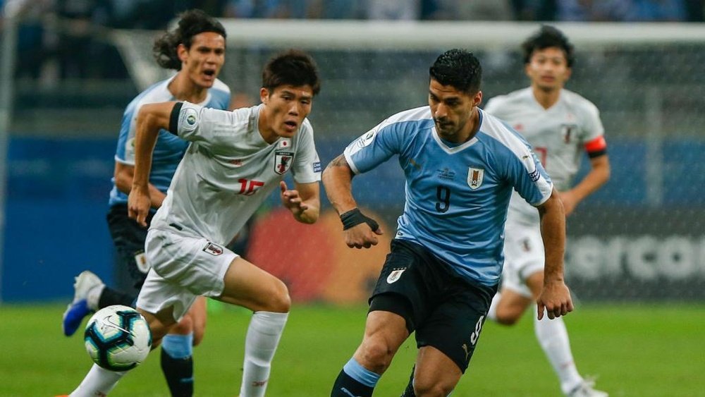 Suárez machuca a mão e vai para hospital, mas segue na Copa América. Goal