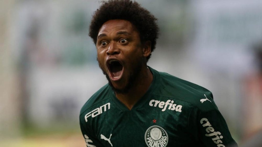 Luiz Adriano impõe a Lei do Ex, salva o. AFP Palmeiras e frustra família colorada